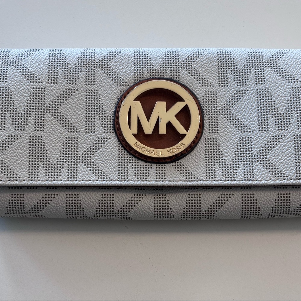 Large Michael Kors Wallet